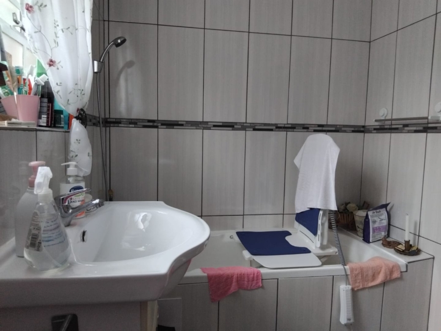 2 Bedroom Property for Sale in Brummeria Gauteng