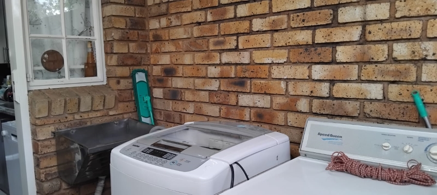 2 Bedroom Property for Sale in Brummeria Gauteng