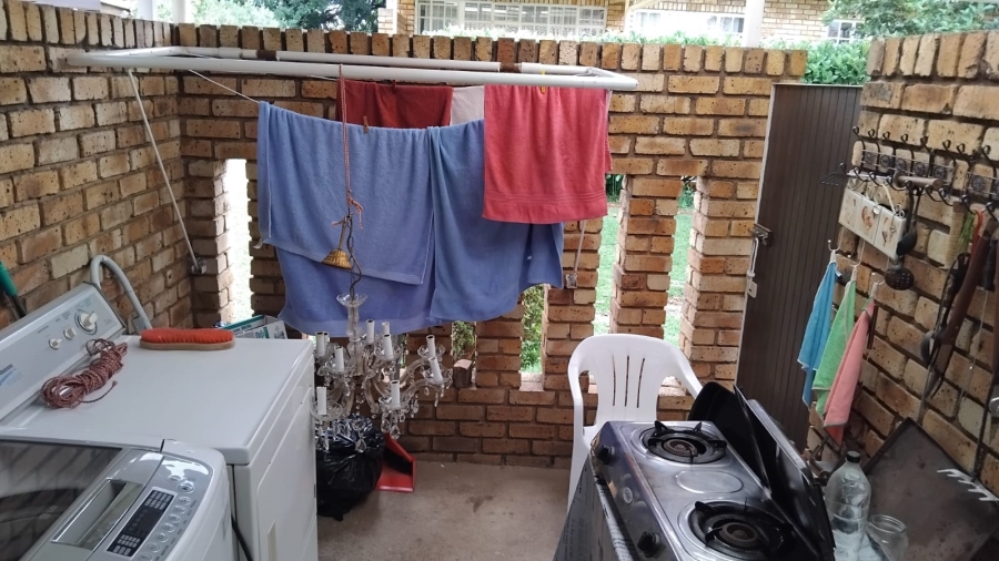 2 Bedroom Property for Sale in Brummeria Gauteng