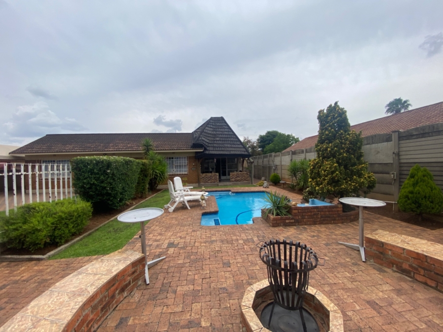 3 Bedroom Property for Sale in Vanderbijlpark SE 6 Gauteng