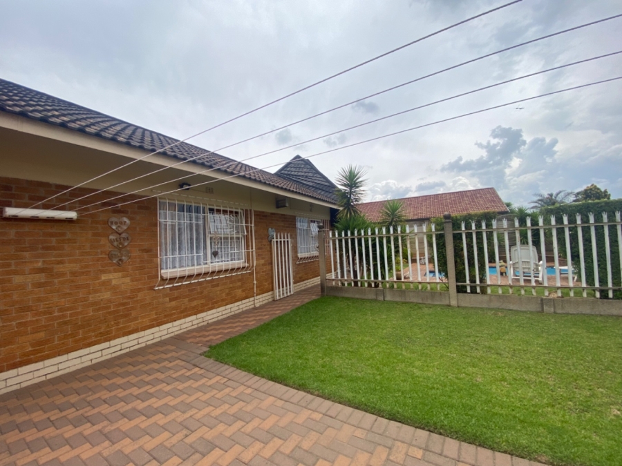 3 Bedroom Property for Sale in Vanderbijlpark SE 6 Gauteng