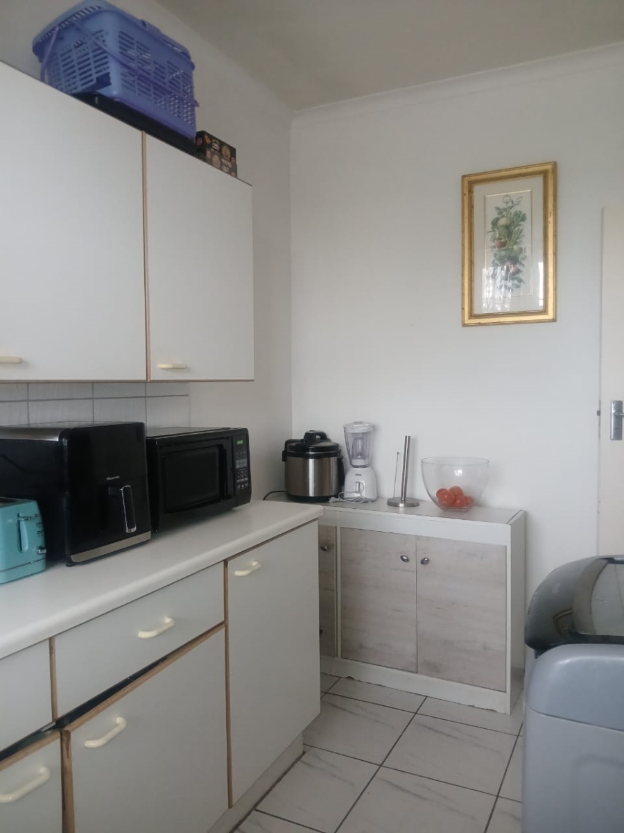 To Let 1 Bedroom Property for Rent in Lyndhurst Gauteng