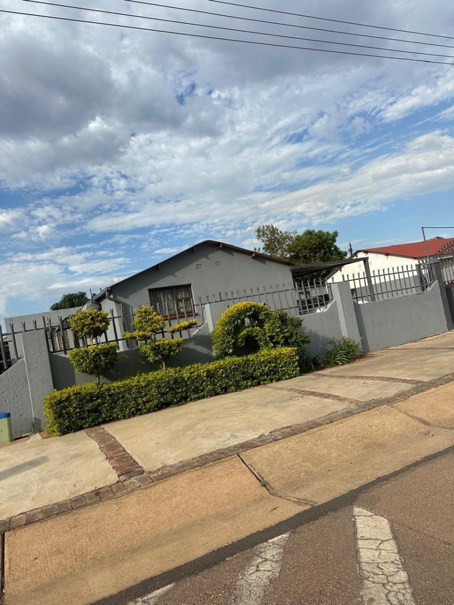 2 Bedroom Property for Sale in Meadowlands West Gauteng