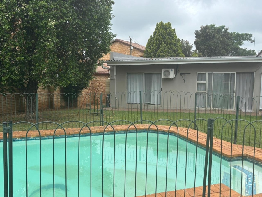 To Let 2 Bedroom Property for Rent in Randpark Ridge Gauteng
