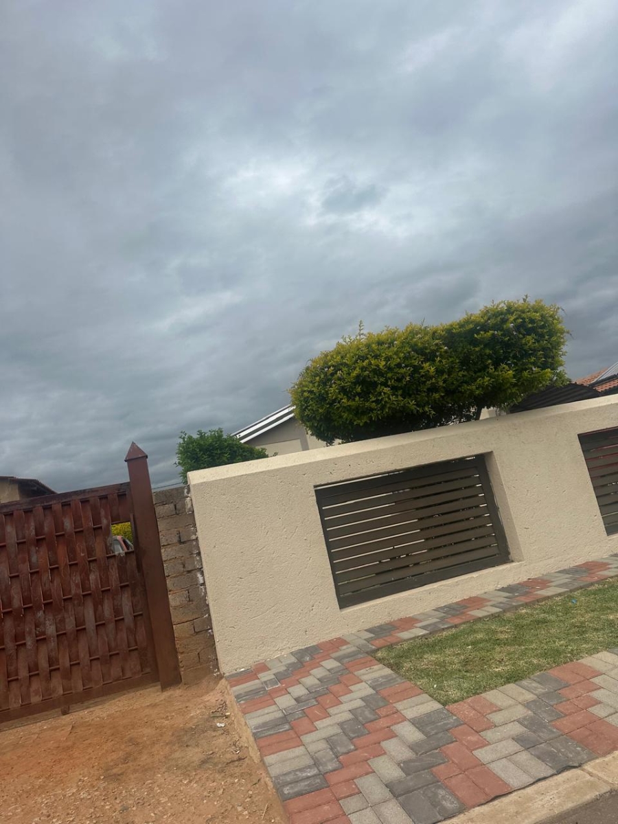 2 Bedroom Property for Sale in Tembisa Central Gauteng
