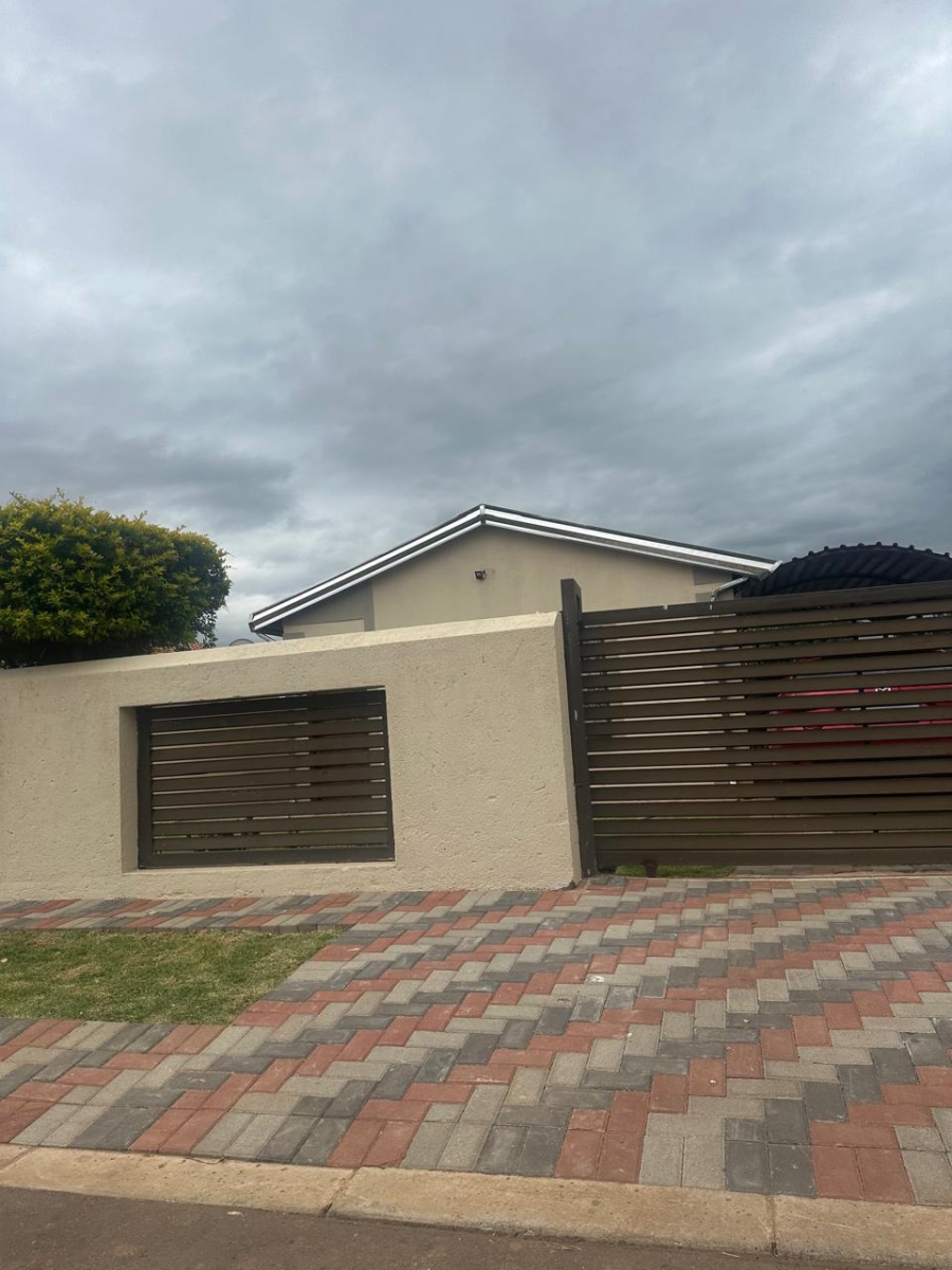 2 Bedroom Property for Sale in Tembisa Central Gauteng