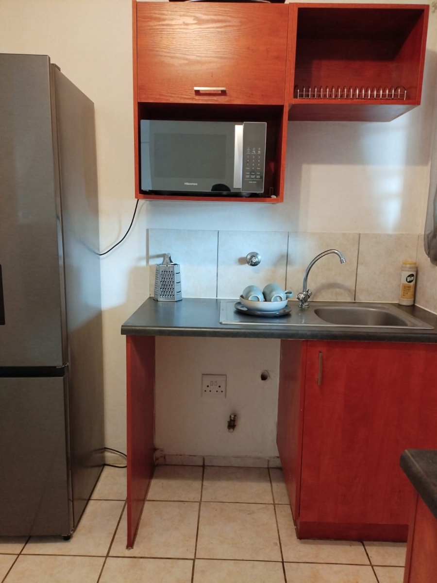 To Let 1 Bedroom Property for Rent in Crystal Park Gauteng