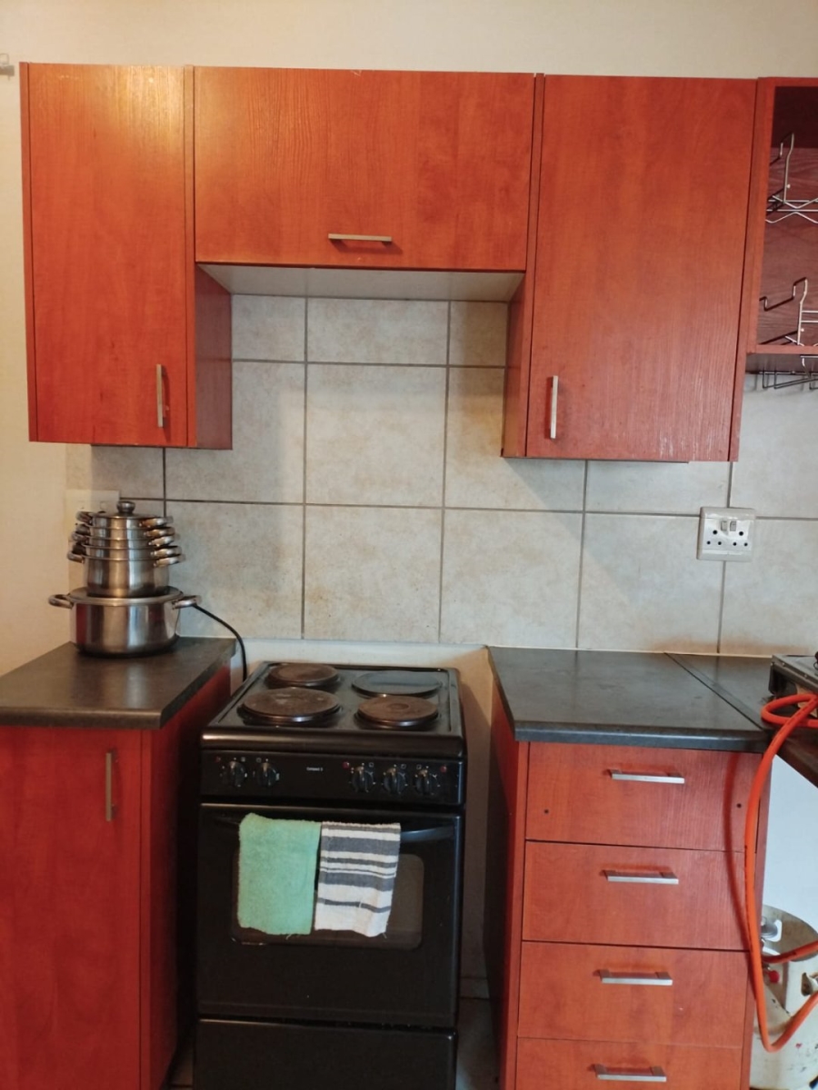 To Let 1 Bedroom Property for Rent in Crystal Park Gauteng