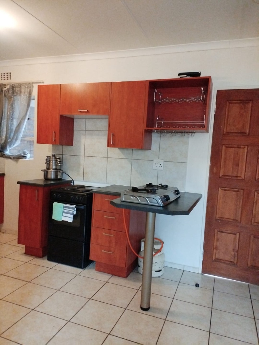 To Let 1 Bedroom Property for Rent in Crystal Park Gauteng