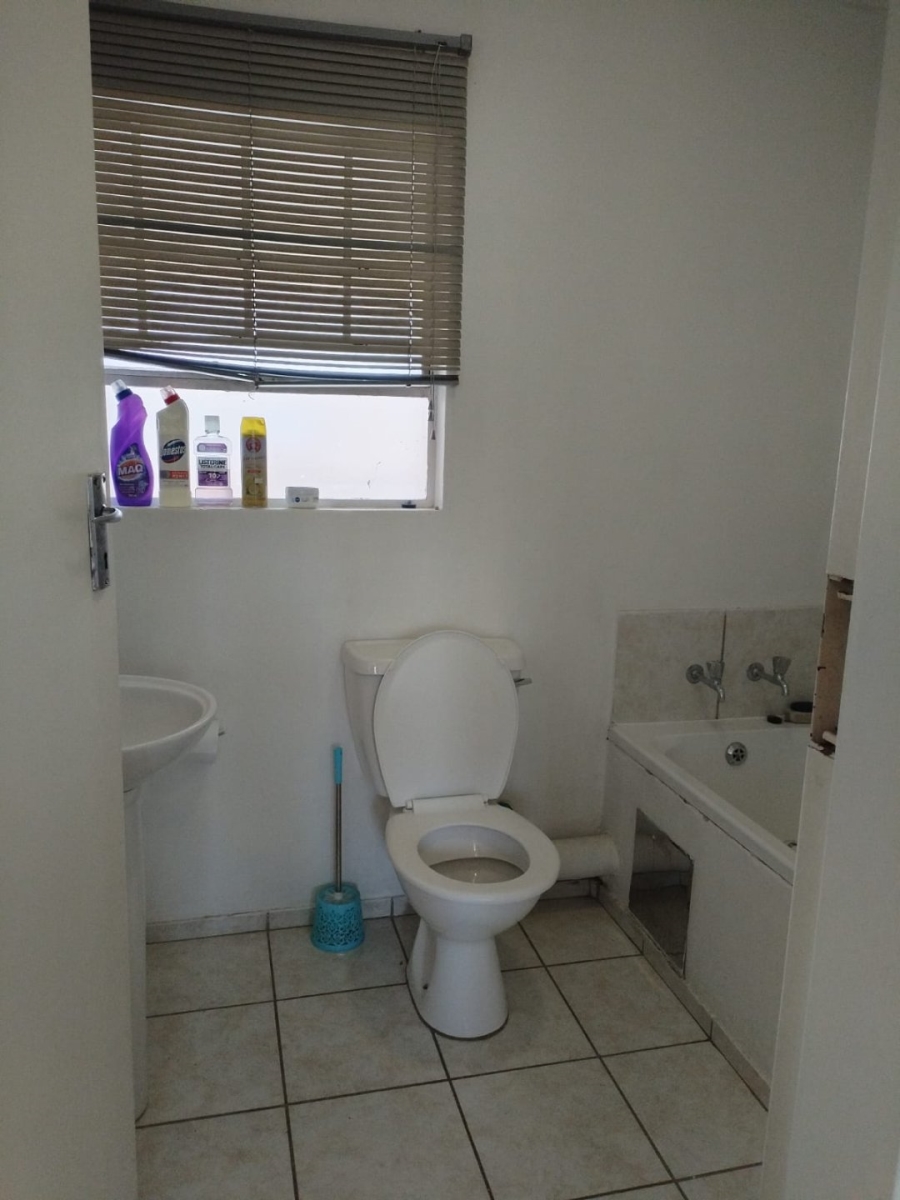 To Let 1 Bedroom Property for Rent in Crystal Park Gauteng