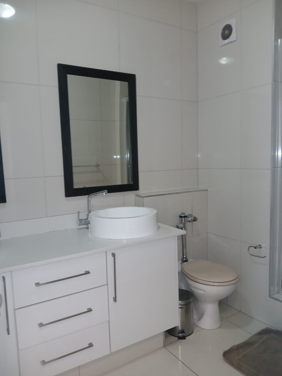 To Let  Bedroom Property for Rent in Sandhurst Gauteng