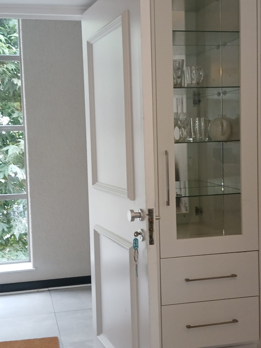 To Let  Bedroom Property for Rent in Sandhurst Gauteng