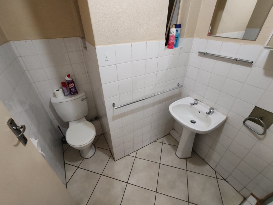 2 Bedroom Property for Sale in Pretoria North Gauteng