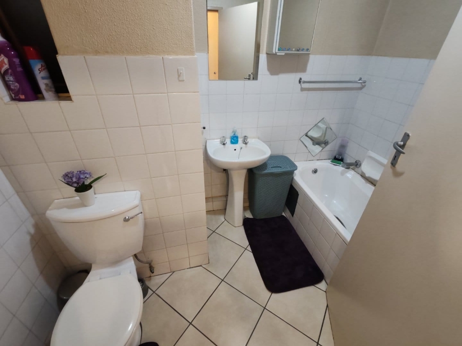 2 Bedroom Property for Sale in Pretoria North Gauteng