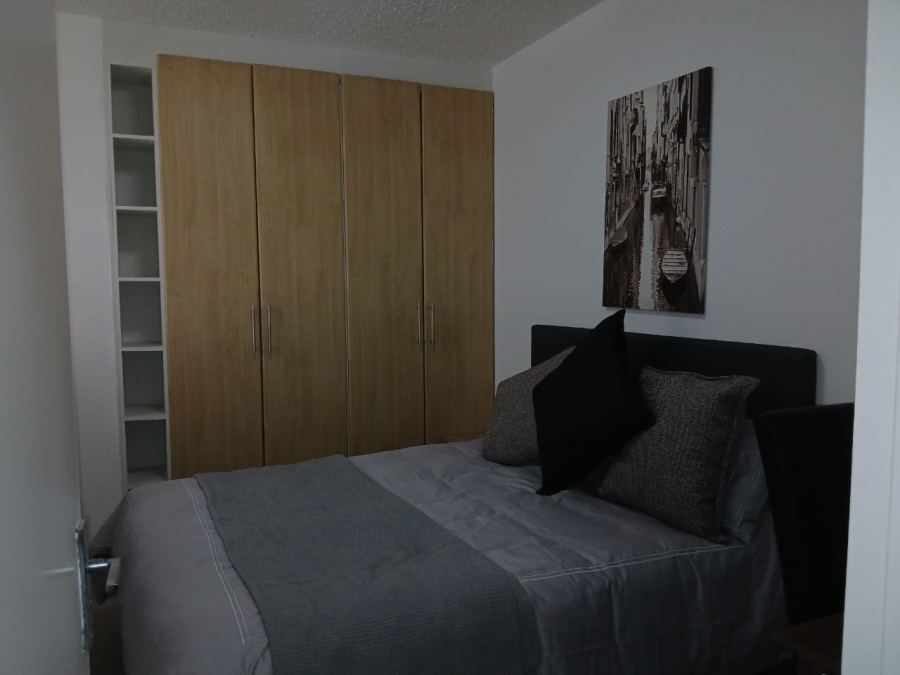 To Let 2 Bedroom Property for Rent in Sandhurst Gauteng