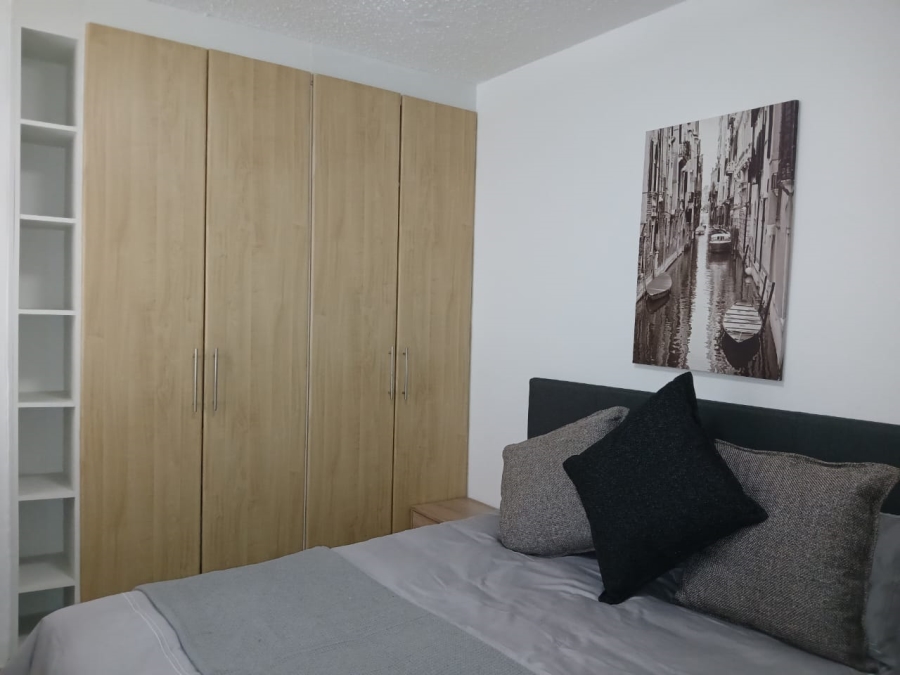 To Let 2 Bedroom Property for Rent in Sandhurst Gauteng