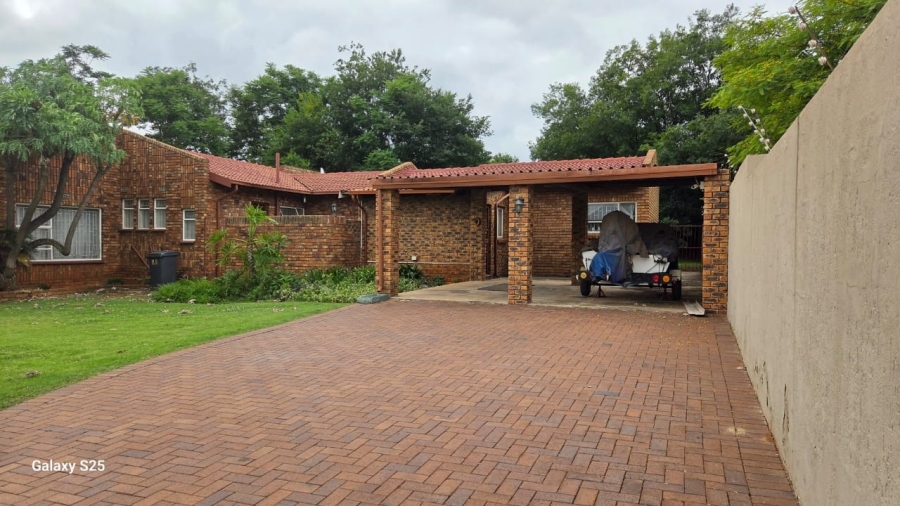 4 Bedroom Property for Sale in Dalpark Proper Gauteng