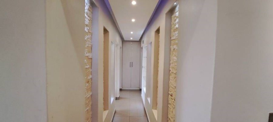 To Let 2 Bedroom Property for Rent in Bedfordview Gauteng