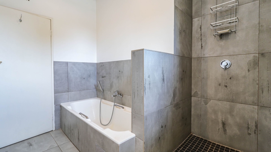 3 Bedroom Property for Sale in Sandhurst Gauteng