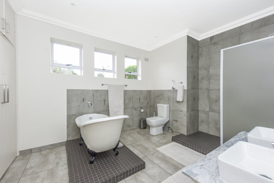 3 Bedroom Property for Sale in Sandhurst Gauteng