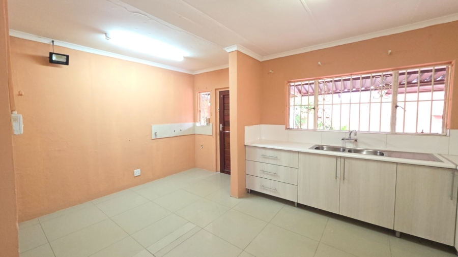 To Let 2 Bedroom Property for Rent in Erasmia Gauteng
