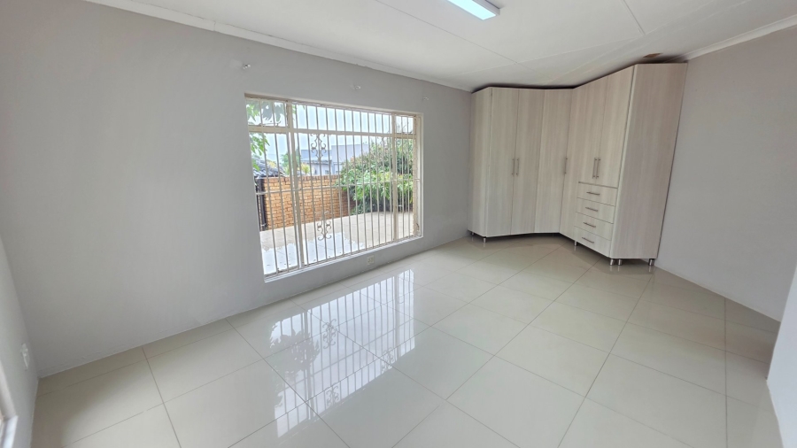 To Let 2 Bedroom Property for Rent in Erasmia Gauteng
