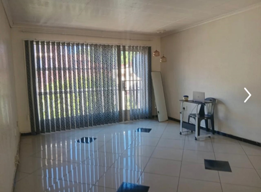  Bedroom Property for Sale in Roodekrans A H Gauteng