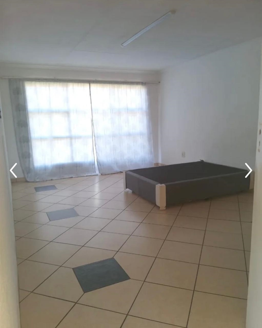  Bedroom Property for Sale in Roodekrans A H Gauteng