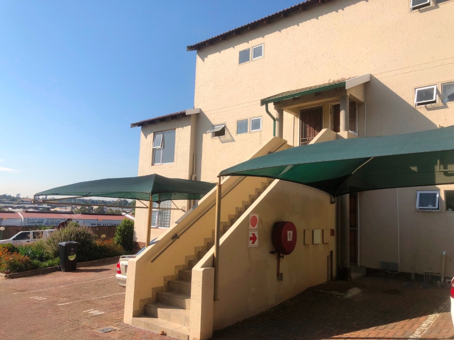 2 Bedroom Property for Sale in Bromhof Gauteng
