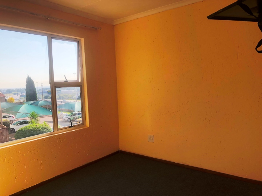 2 Bedroom Property for Sale in Bromhof Gauteng