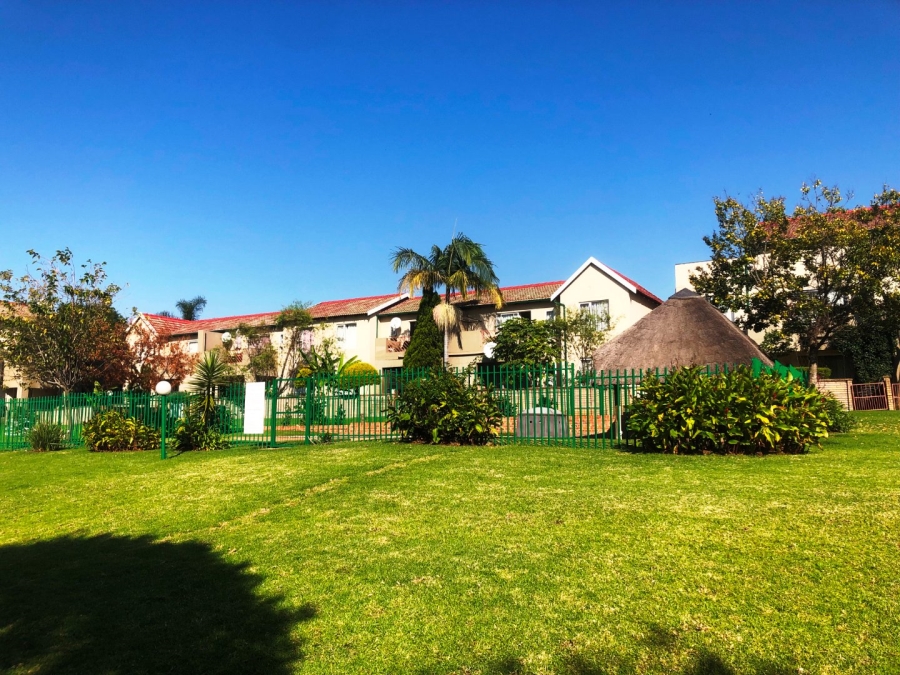 2 Bedroom Property for Sale in Bromhof Gauteng