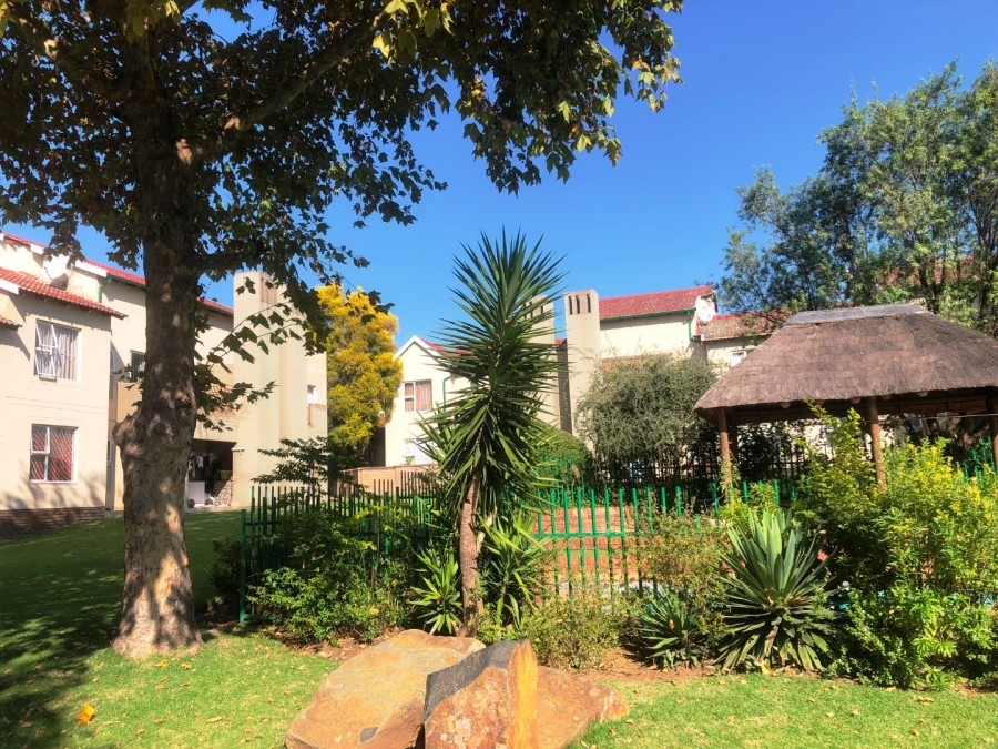 2 Bedroom Property for Sale in Bromhof Gauteng