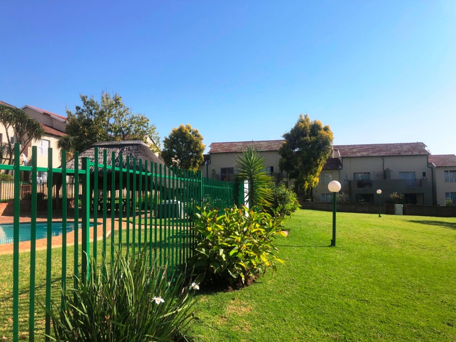 2 Bedroom Property for Sale in Bromhof Gauteng