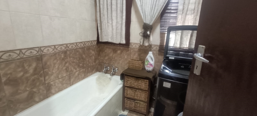 3 Bedroom Property for Sale in Vanderbijlpark SE 6 Gauteng