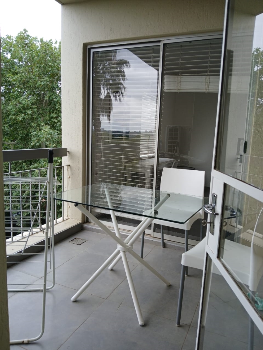 To Let 2 Bedroom Property for Rent in Sandhurst Gauteng