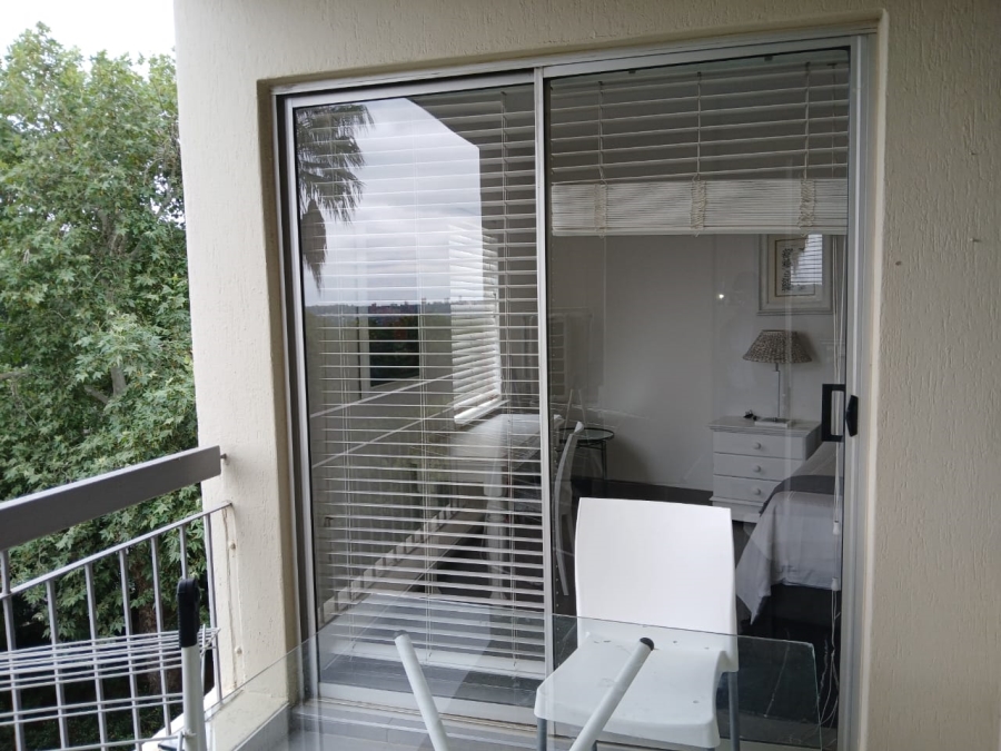 To Let 2 Bedroom Property for Rent in Sandhurst Gauteng