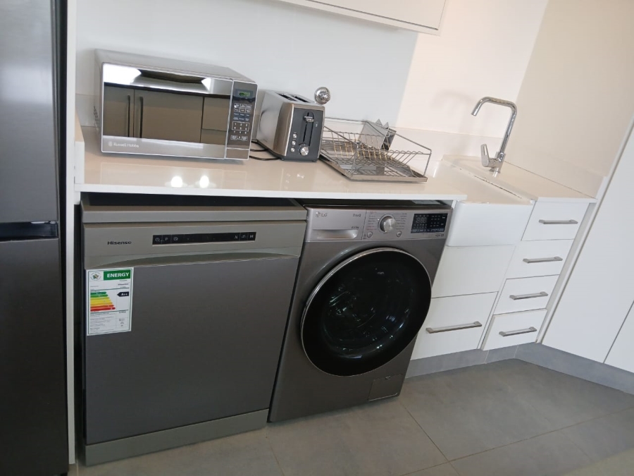 To Let 2 Bedroom Property for Rent in Sandhurst Gauteng