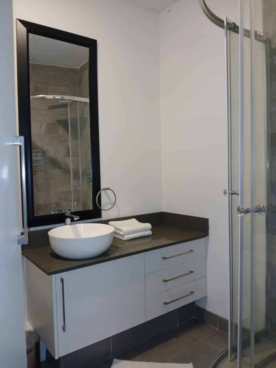 To Let 2 Bedroom Property for Rent in Sandhurst Gauteng