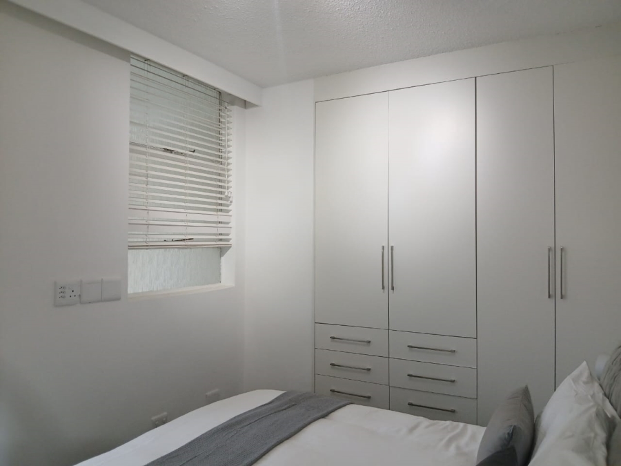 To Let 2 Bedroom Property for Rent in Sandhurst Gauteng