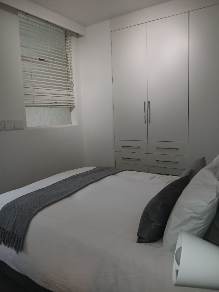 To Let 2 Bedroom Property for Rent in Sandhurst Gauteng