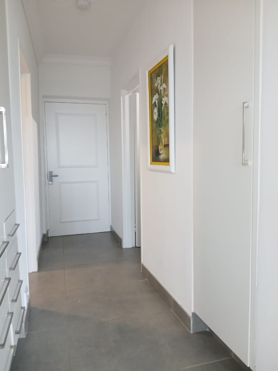 To Let 2 Bedroom Property for Rent in Sandhurst Gauteng