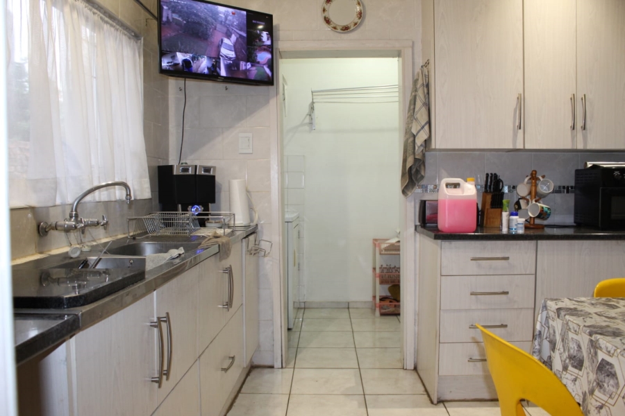 5 Bedroom Property for Sale in East Lynne Gauteng