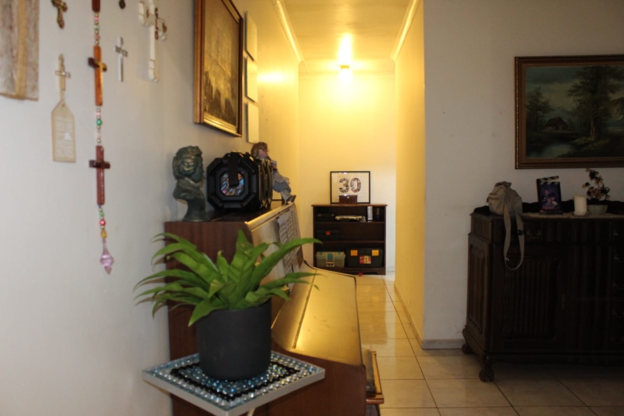 5 Bedroom Property for Sale in East Lynne Gauteng