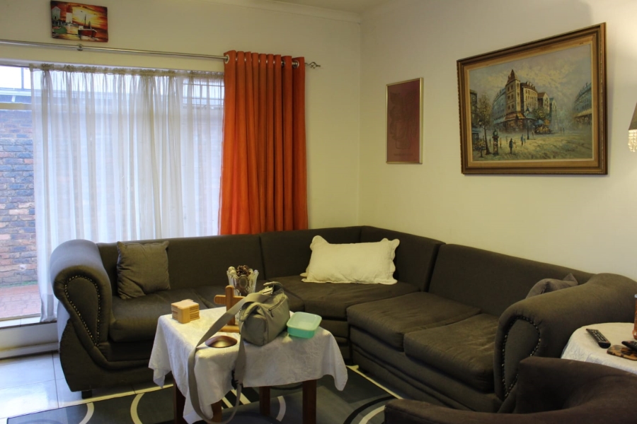 5 Bedroom Property for Sale in East Lynne Gauteng