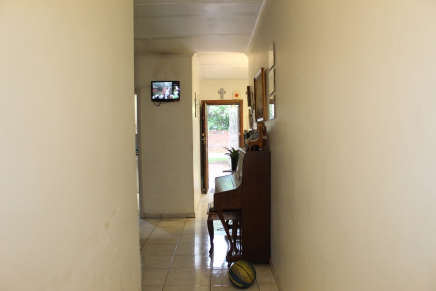 5 Bedroom Property for Sale in East Lynne Gauteng