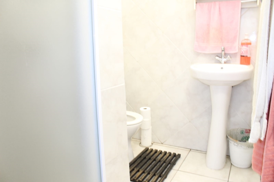 5 Bedroom Property for Sale in East Lynne Gauteng