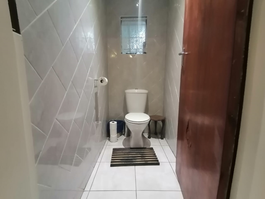 5 Bedroom Property for Sale in East Lynne Gauteng