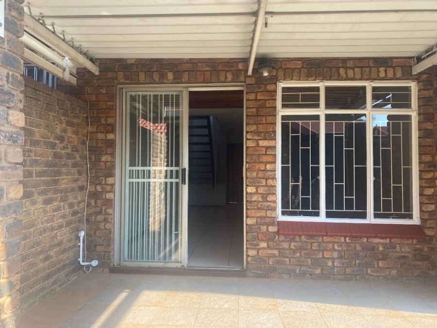 3 Bedroom Property for Sale in Garsfontein Gauteng