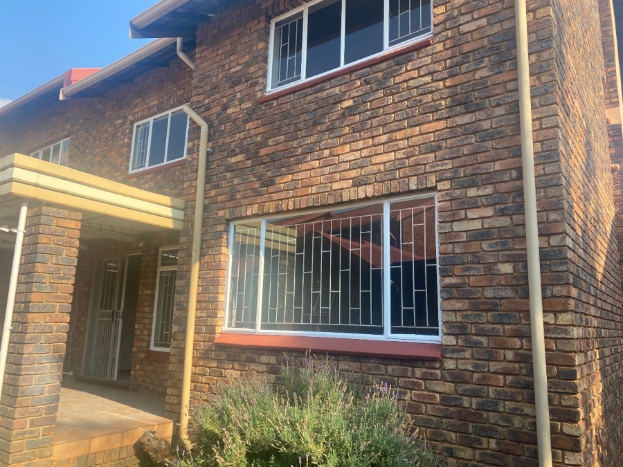 3 Bedroom Property for Sale in Garsfontein Gauteng
