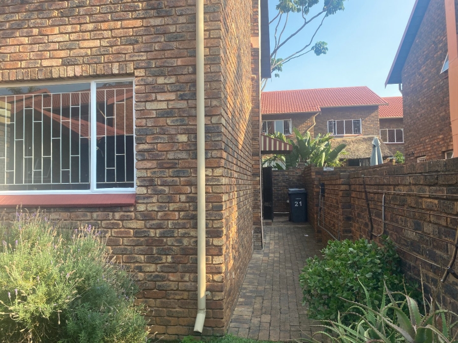 3 Bedroom Property for Sale in Garsfontein Gauteng